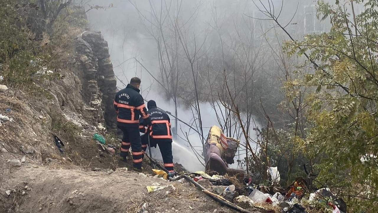 Çankırı’da Atık Eşyaların Alev Almasıyla Korkutan Yangın Çıktı