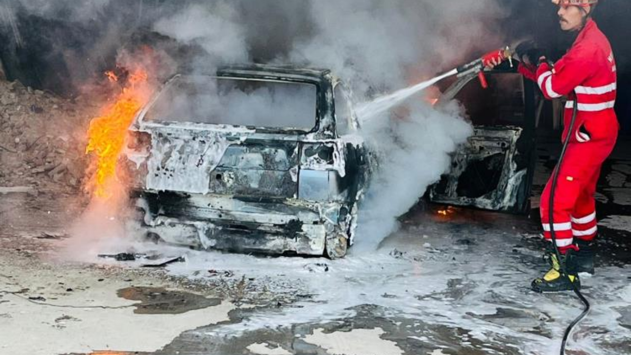 Tamirhanede Bakımı Yapılan Otomobil Alevlere Teslim Oldu