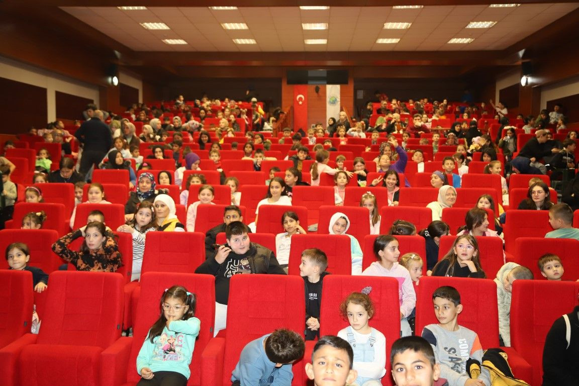 Hendek Belediyesi'nden çocuklara sürpriz: Ara tatilde ücretsiz sinema keyfi - Sayfa 1