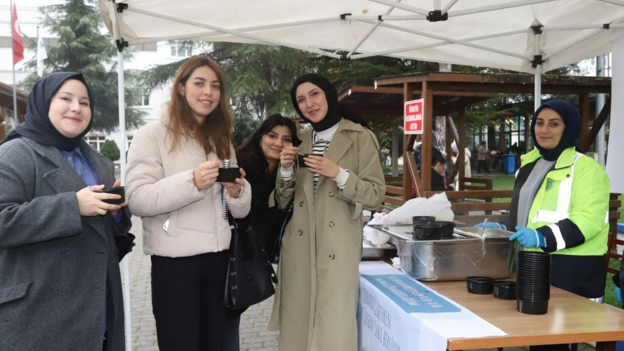 Hendek Belediyesi'nden vize haftasında anlamlı destek: Sınava girerken sıcak çorban seni bekliyor