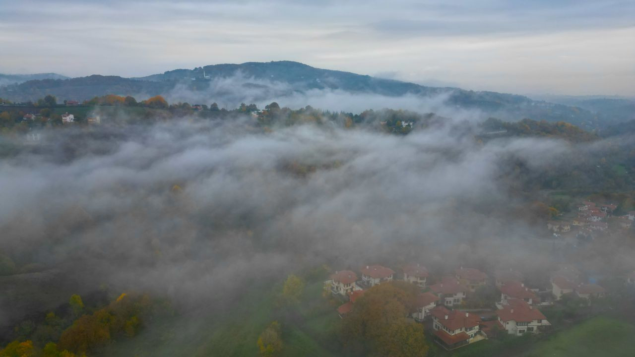 Kocaeli'de, sonbaharın renkleri ile sis birleşti - Sayfa 1