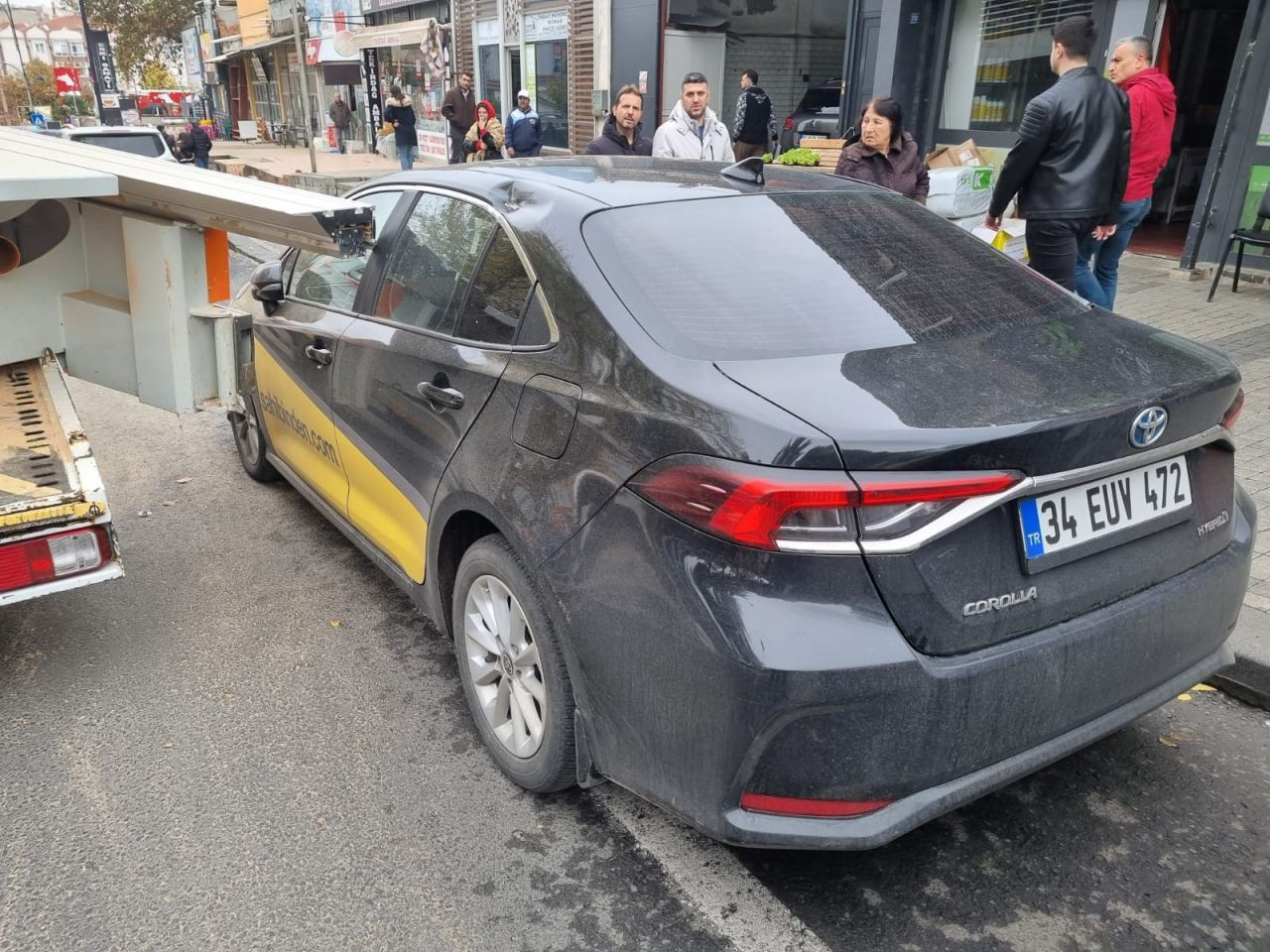 Kamyonetteki bıçkı makinesi otomobilin üzerine düştü - Sayfa 6