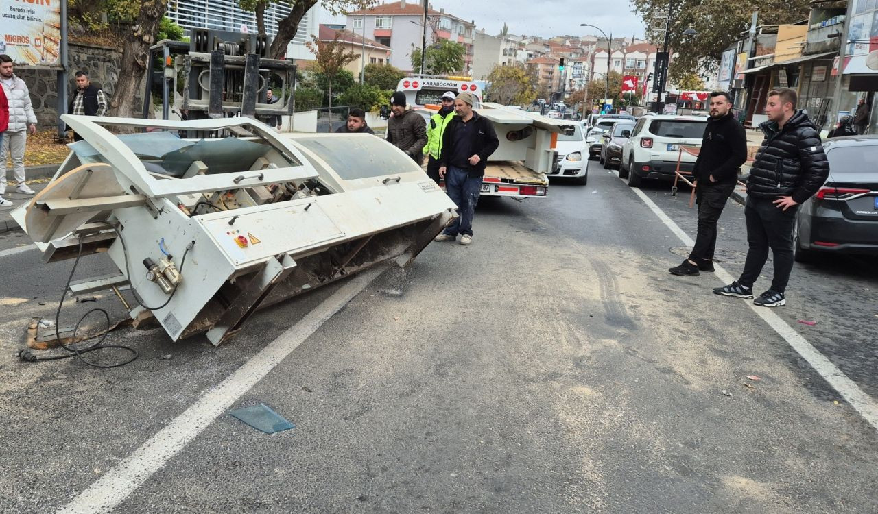 Kamyonetteki bıçkı makinesi otomobilin üzerine düştü - Sayfa 2