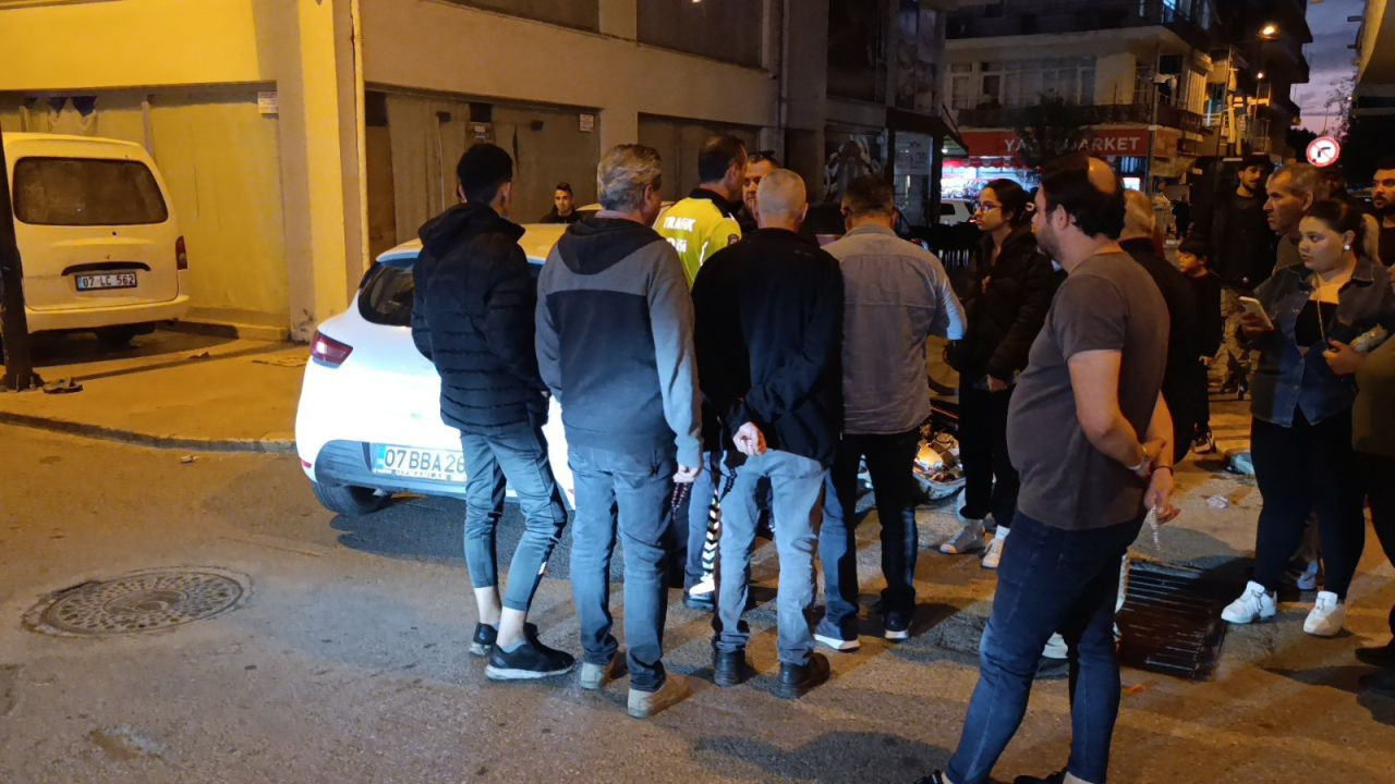 Otomobil ile motosikletin çarpışma anı kamerada: 1 yaralı - Sayfa 1