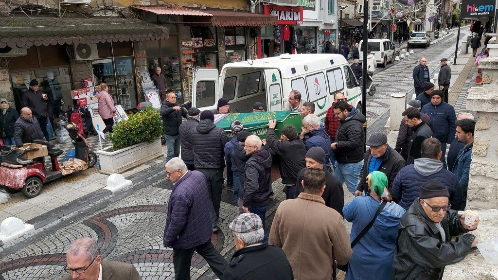 Kocası tarafından balta ile öldürülen kadın son yolculuğuna uğurlandı - Sayfa 7