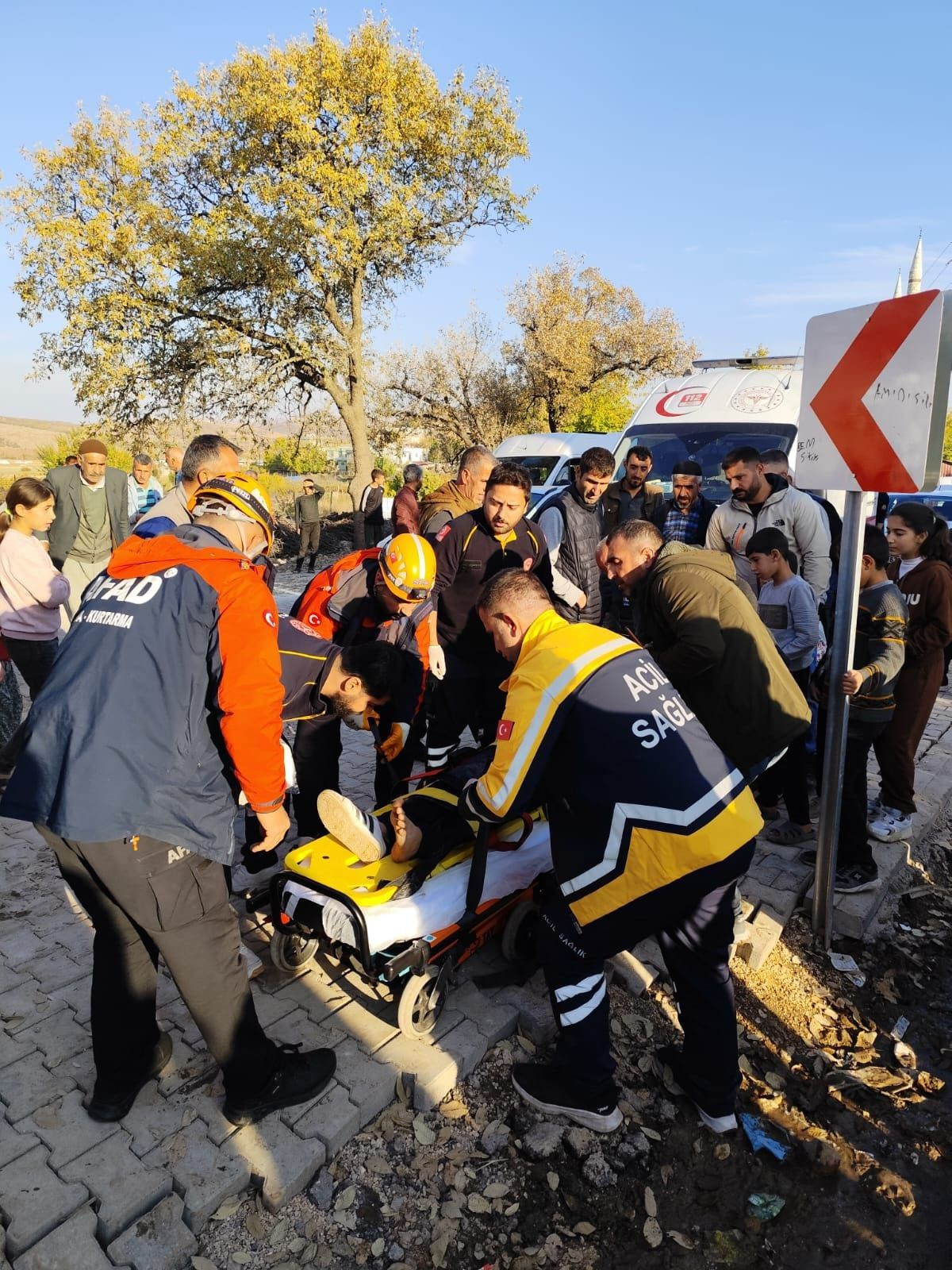 12 Yaşındaki Çocuk, Elektrik Direği Çukuruna Düştü - Sayfa 4