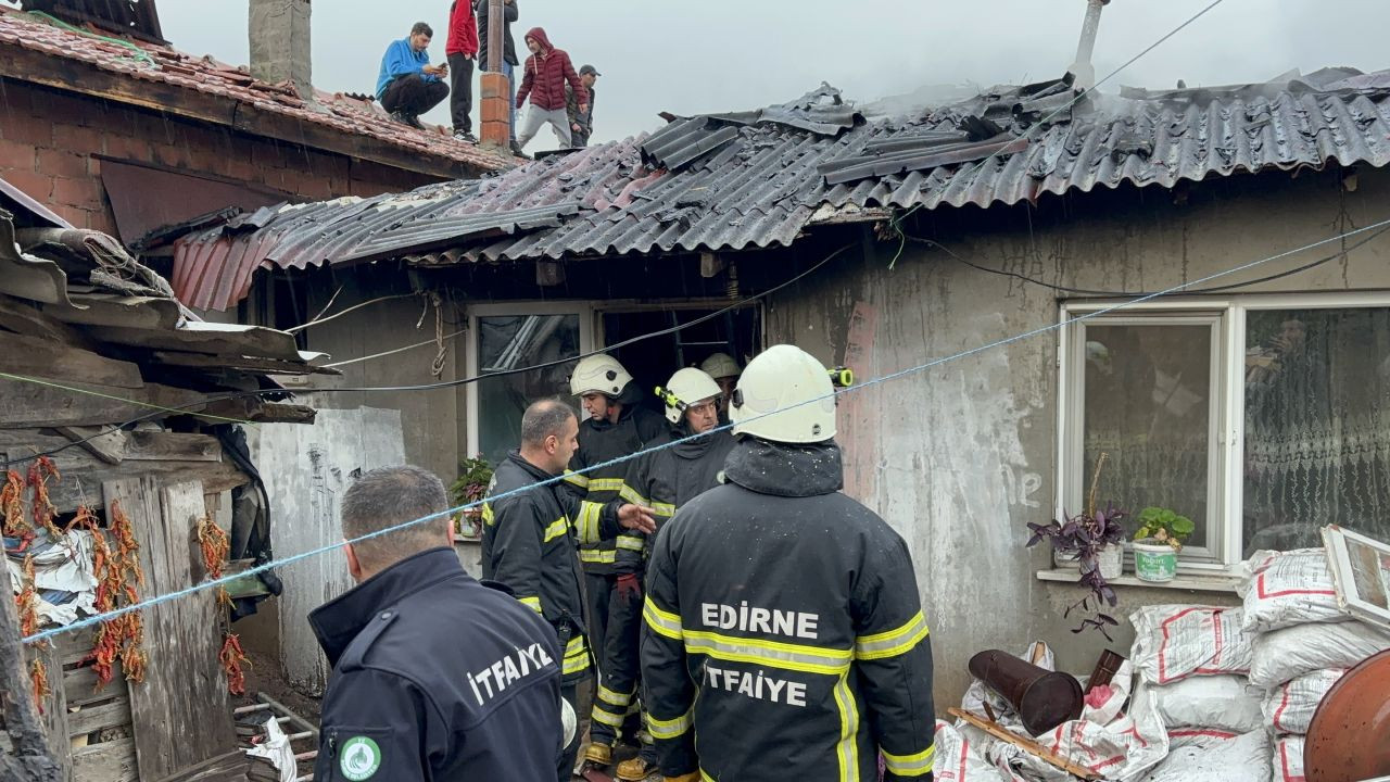 Edirne'de Gecekondu Yangını: Bir Kişi Dumandan Etkilendi - Sayfa 5