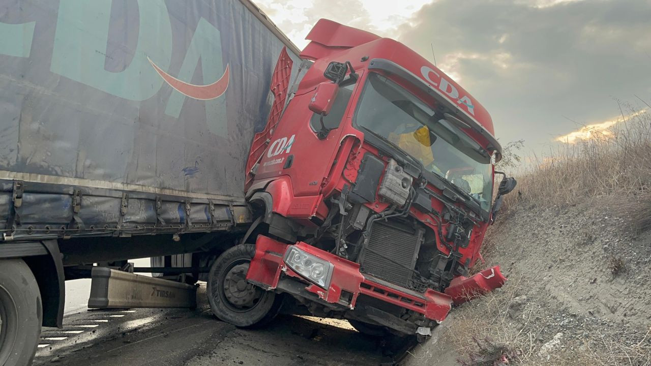 D100 Karayolu’nda Makaslayan Tır Trafiği Aksattı - Sayfa 4