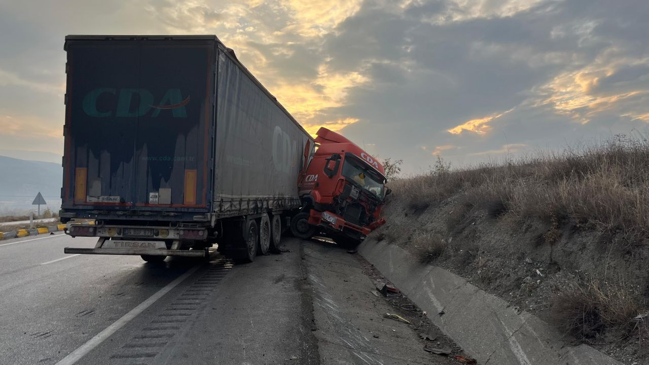 D100 Karayolu’nda Makaslayan Tır Trafiği Aksattı - Sayfa 6