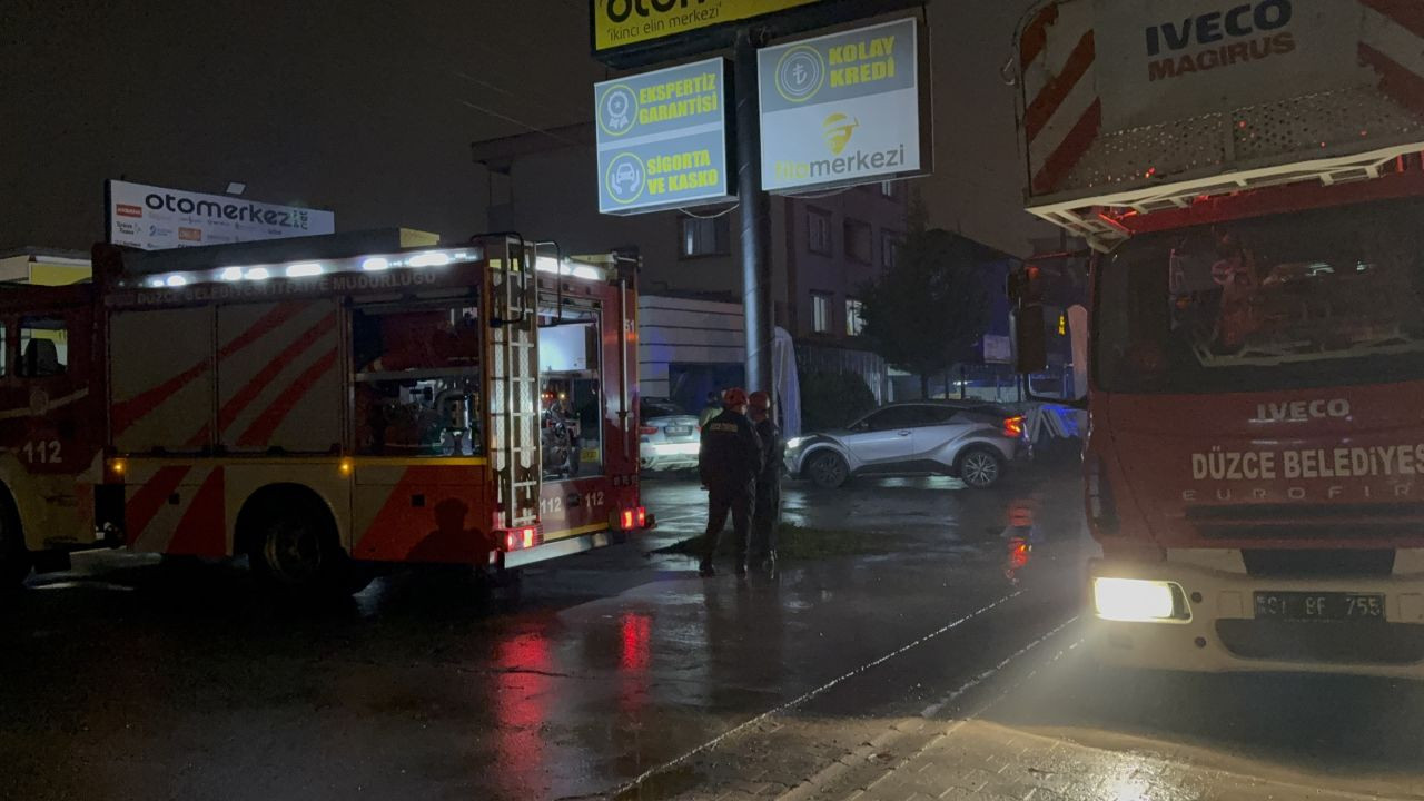 Düzce’de Oto Galeride Çıkan Yangın Büyümeden Söndürüldü - Sayfa 5