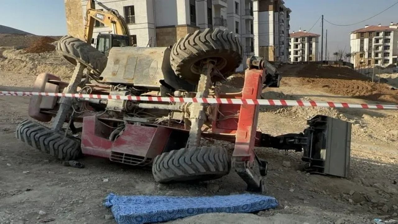 Elazığ'da Bir Operatör Tuvalete Gittiği Sırada Kepçeye Binen Gençler... - Sayfa 6