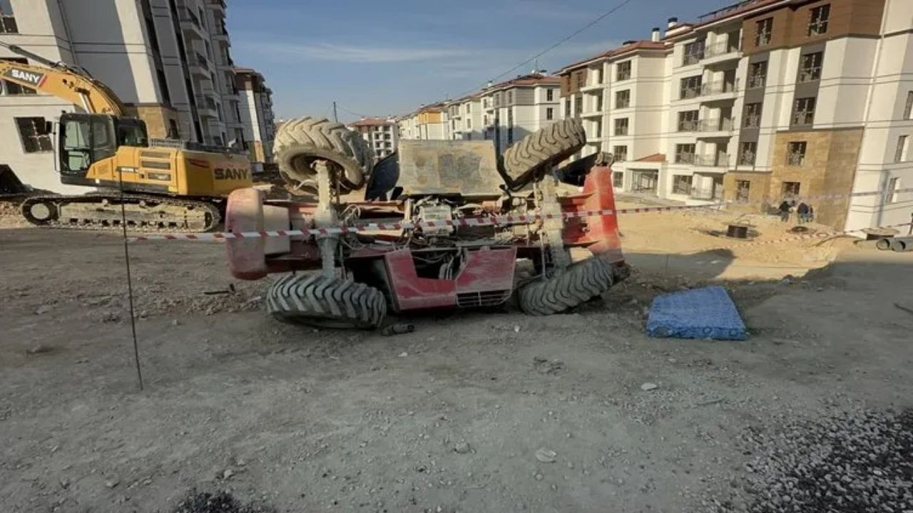 Elazığ'da Bir Operatör Tuvalete Gittiği Sırada Kepçeye Binen Gençler... - Sayfa 5