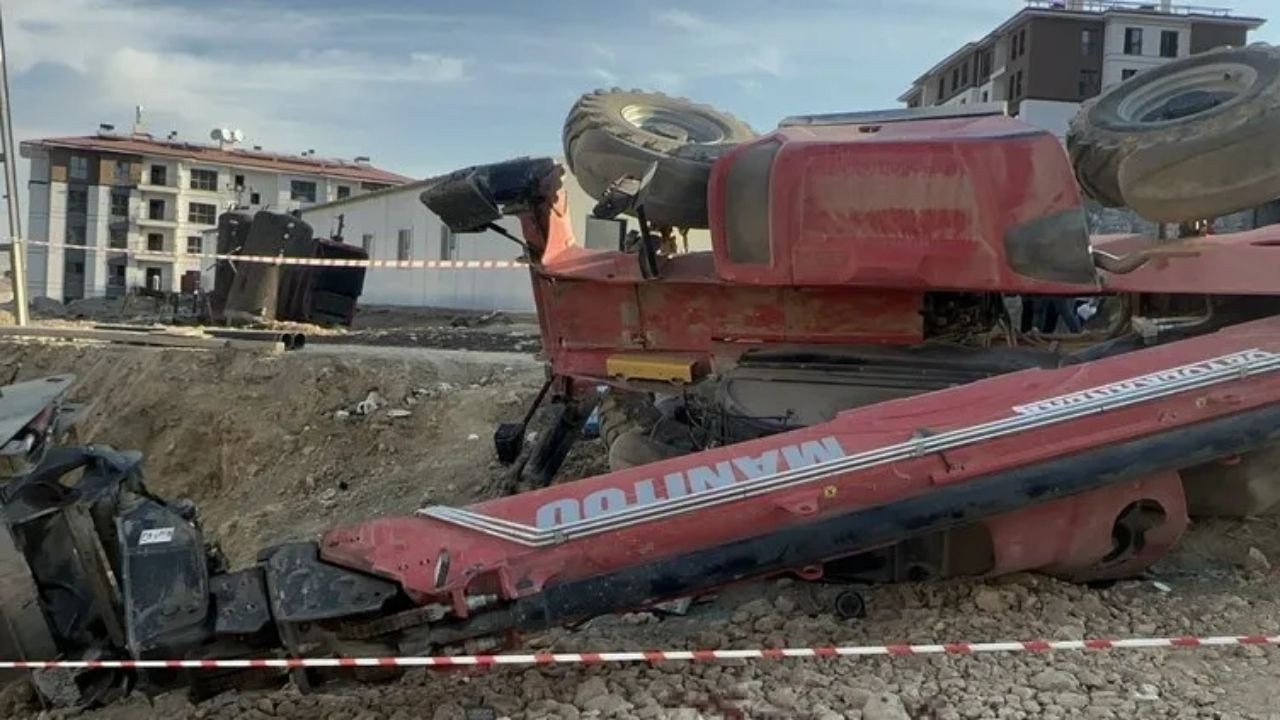 Elazığ'da Bir Operatör Tuvalete Gittiği Sırada Kepçeye Binen Gençler... - Sayfa 4