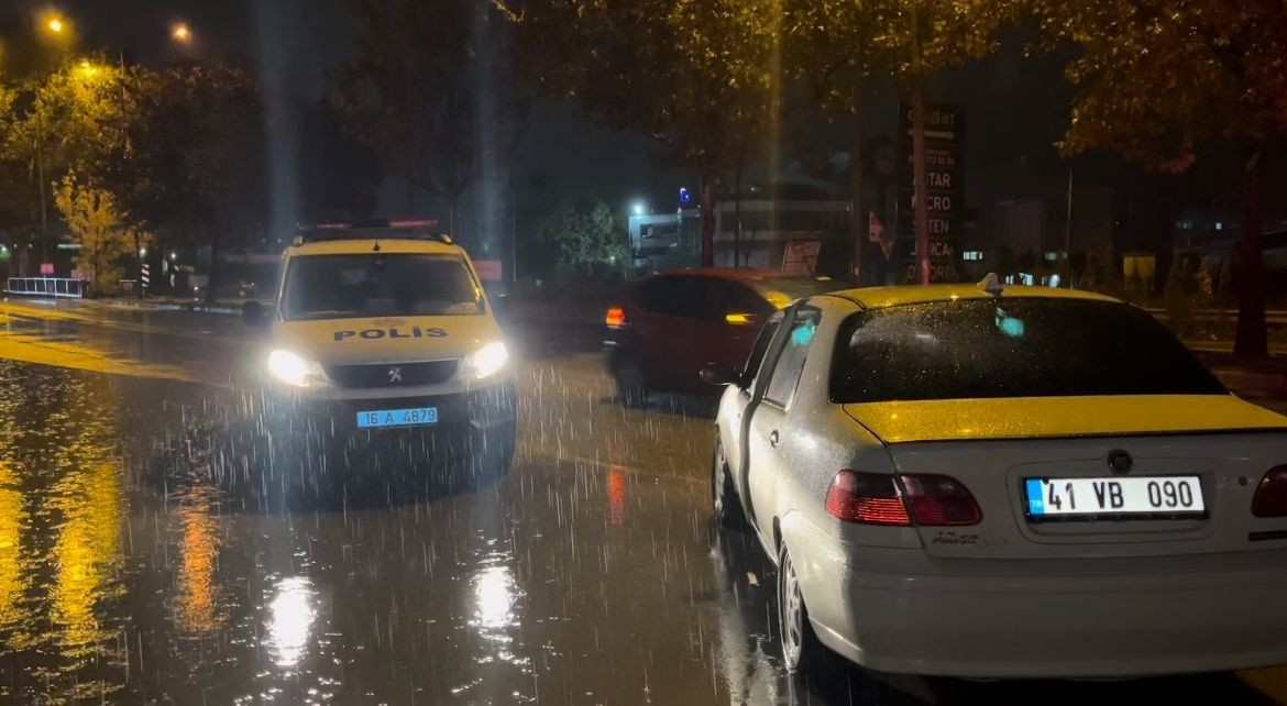 'Dur' İkazına Uymadı, 30 Kilometre Kovalamanın Ardından Kaza Yaparak Yakalandı! - Sayfa 2