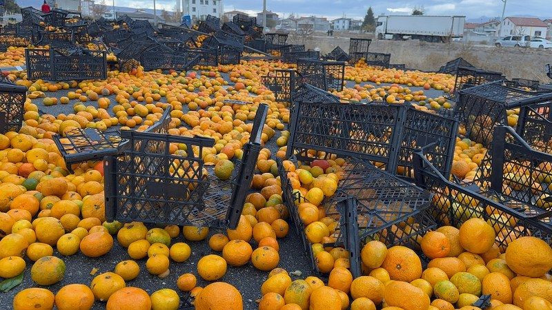 10 ton mandalina kara yolunu yarım saat ulaşıma kapattı - Sayfa 4