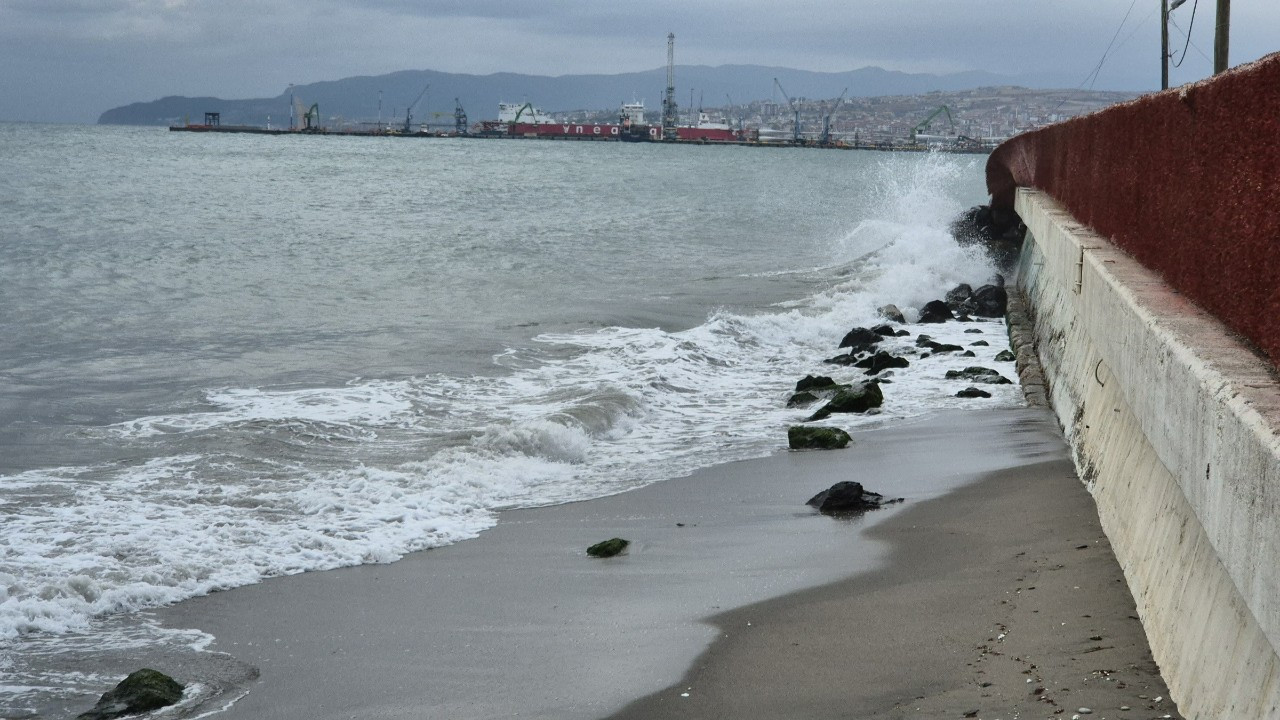 Poyraz şiddetini arttırdı, Marmara da deniz ulaşımına etki ediyor!