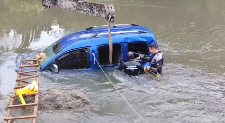 Yeşilırmak Nehri’ne düşen aracı ekipler çıkardı - Sayfa 5