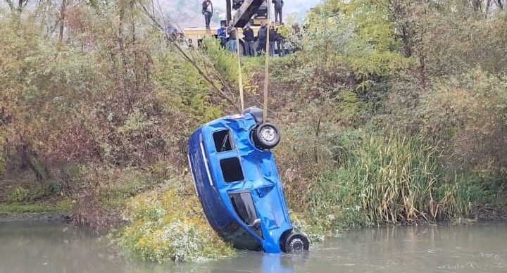 Yeşilırmak Nehri’ne düşen aracı ekipler çıkardı - Sayfa 1