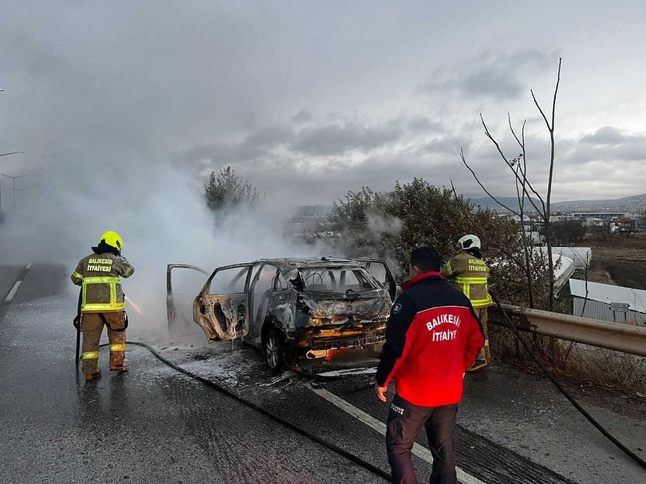 Balıkesir'de otomobil seyir halindeyken yandı - Sayfa 3