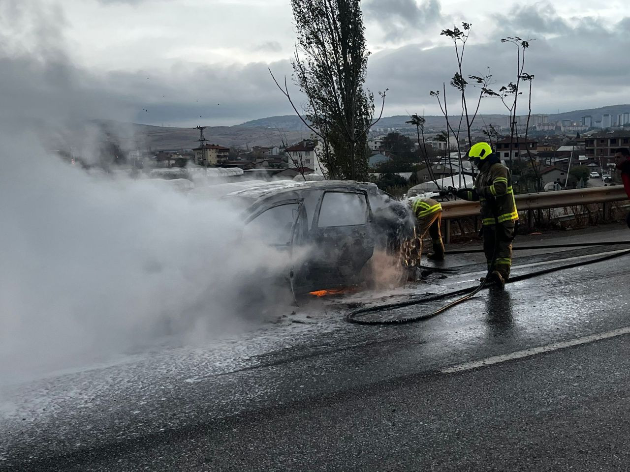 Balıkesir'de otomobil seyir halindeyken yandı - Sayfa 1