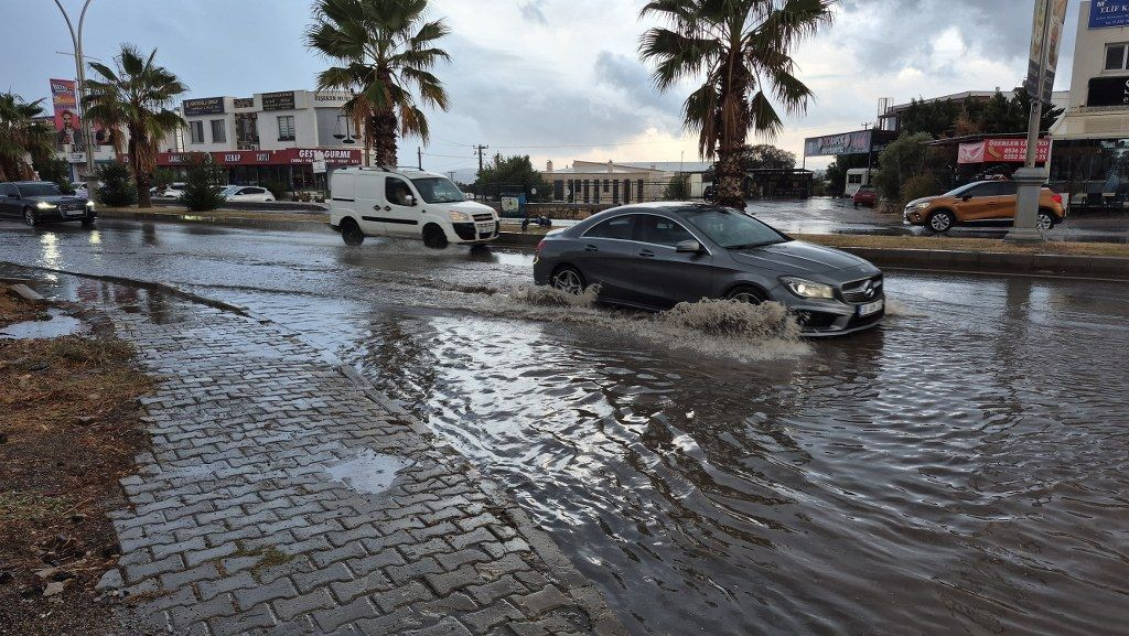 Bodrum'da Yağış Etkisini Arttırdı: Yollarda Su Birikintileri Oluştu! - Sayfa 5