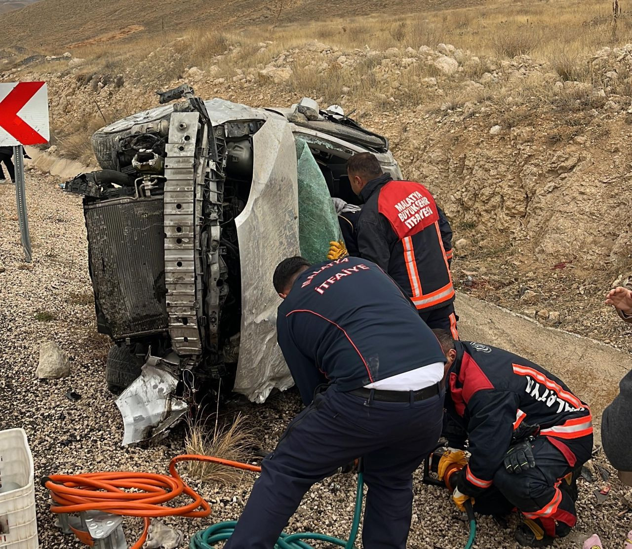 Malatya'da kontrolden çıkan araç şarampole devrildi: 5 yaralı - Sayfa 1