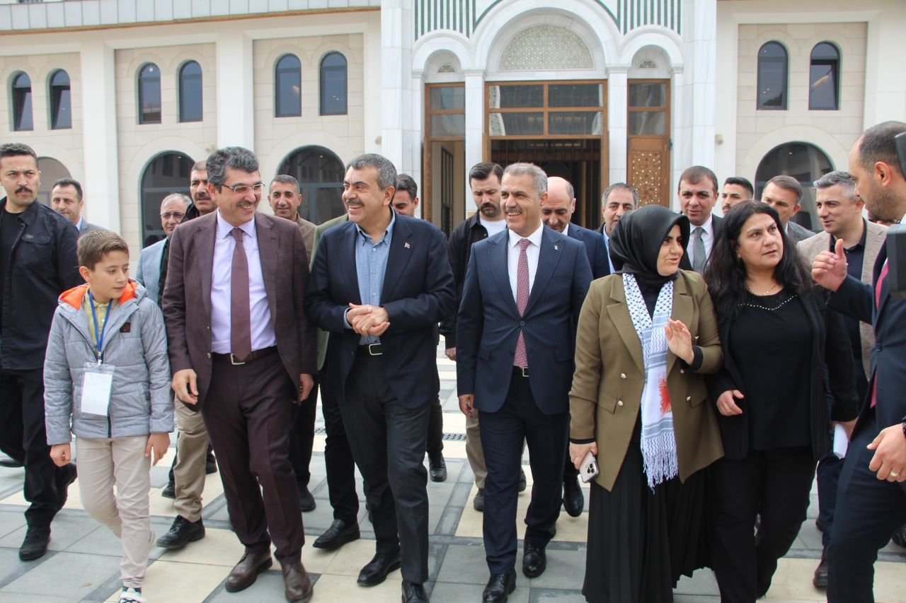 Bakan Tekin: "Kendi İcat Ettiğiniz Laikliği Bana Dayatıyorsunuz" - Sayfa 4