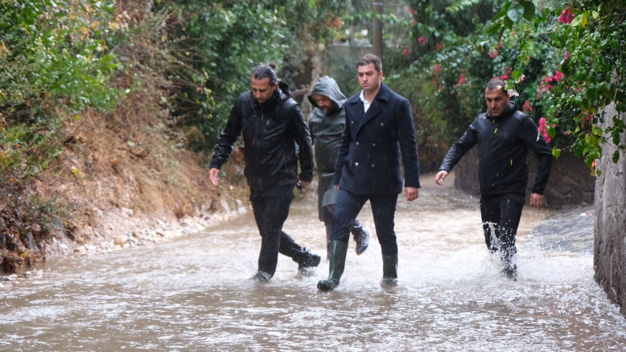 Belediye Ekiplerinden Yağmur Mesaisi: Bodrum'da Su Baskınlarına Karşı Önlemler Alınıyor