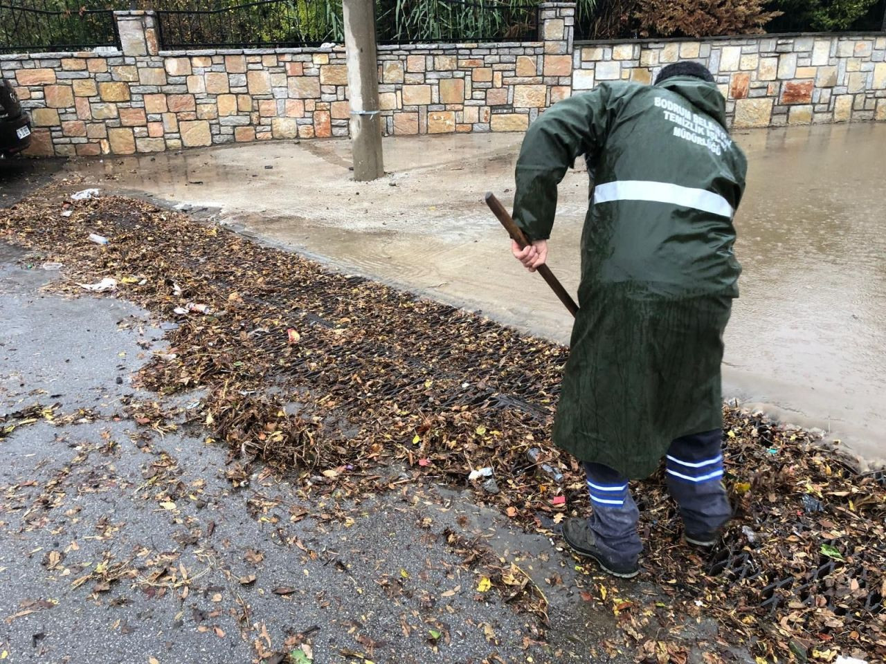 Belediye Ekiplerinden Yağmur Mesaisi: Bodrum'da Su Baskınlarına Karşı Önlemler Alınıyor - Sayfa 6