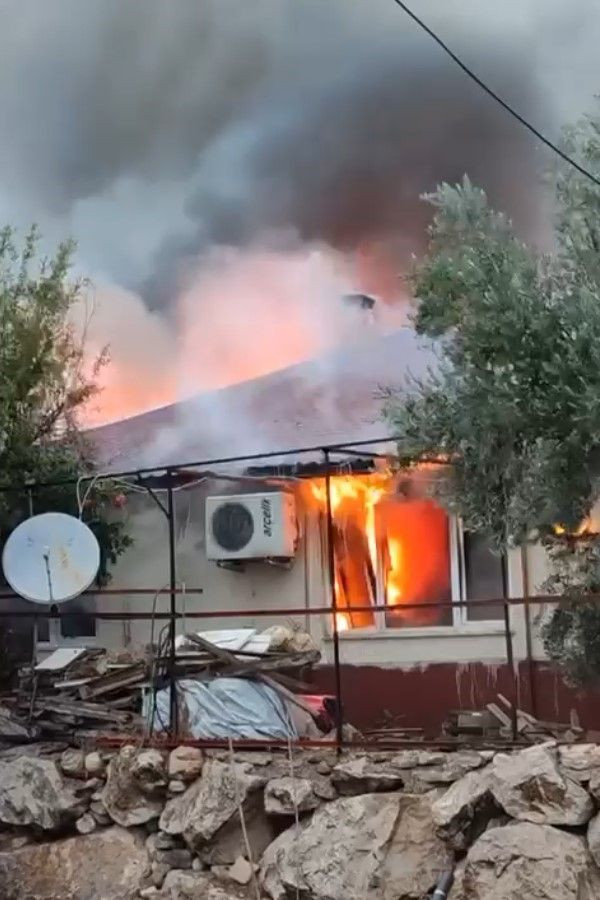 Antalya Kumluca’da Gecekondu Yangını, Ev Kullanılamaz Hale Geldi - Sayfa 2