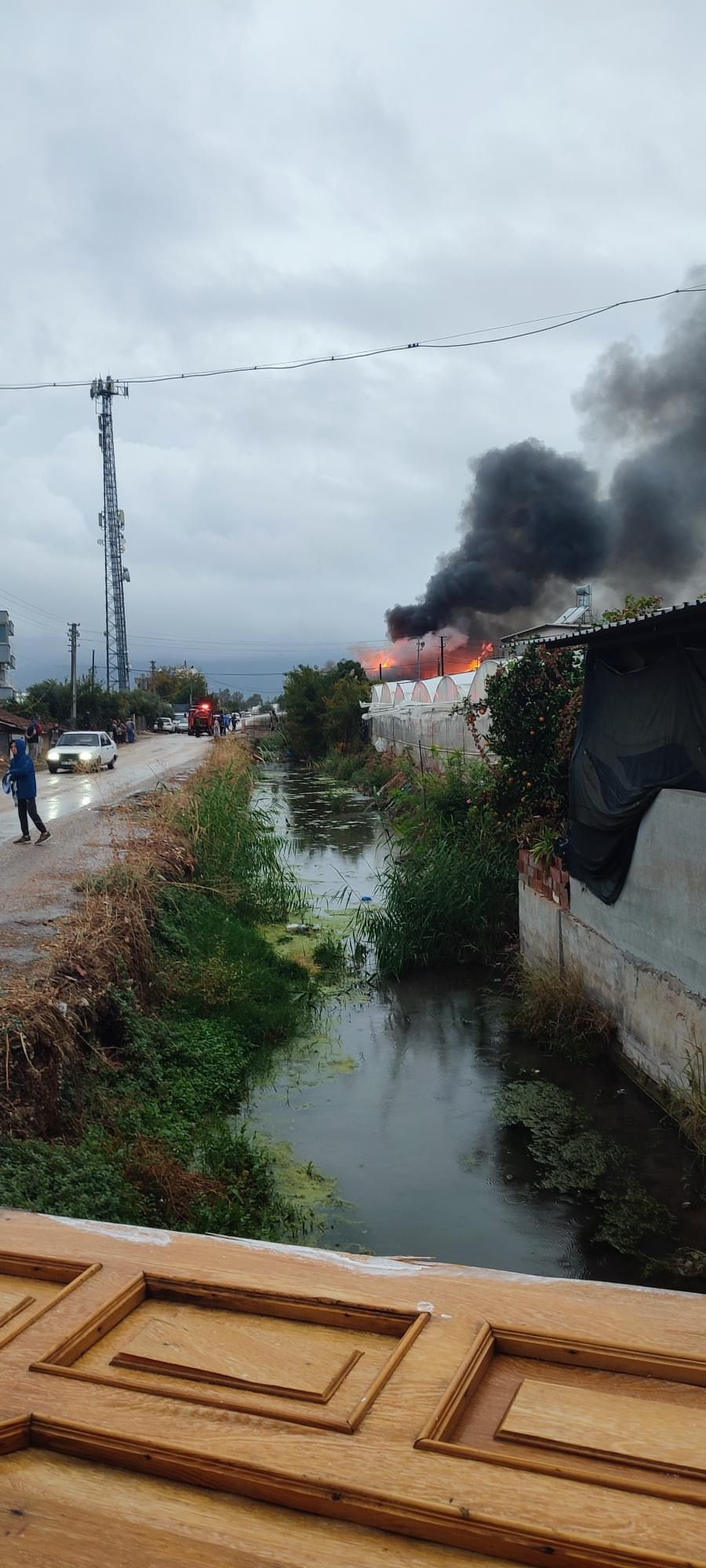 Antalya Kumluca’da Gecekondu Yangını, Ev Kullanılamaz Hale Geldi - Sayfa 4