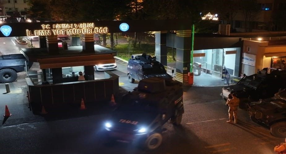 Batman'da Sokak Olaylarına Karışan 24 Kişi Gözaltına Alındı - Sayfa 2