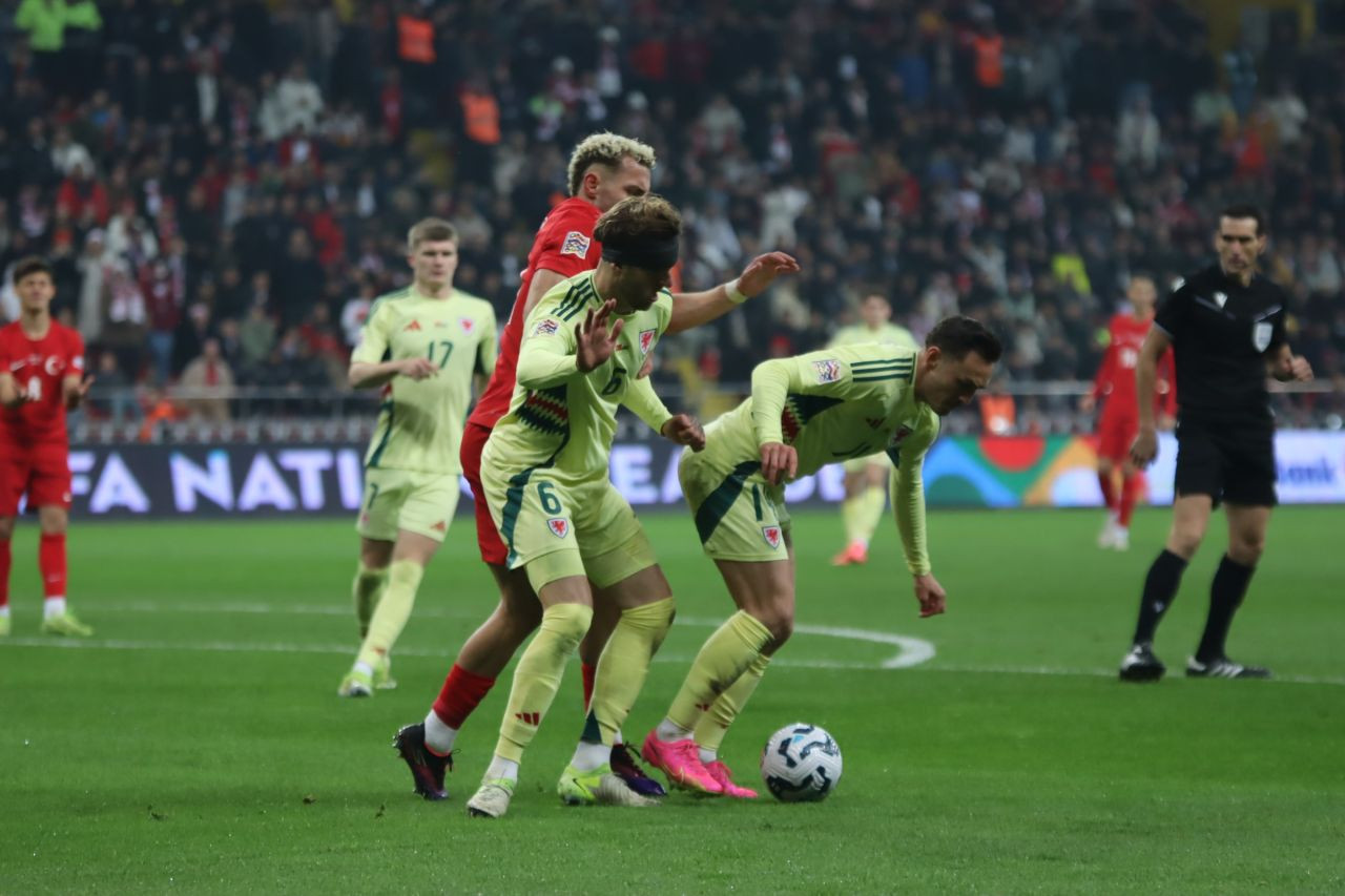 Türkiye, Galler Engelini Aşamadı: 0-0'lık Beraberlik - Sayfa 38