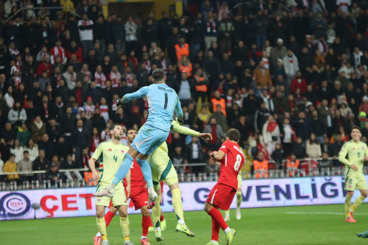 Türkiye, Galler Engelini Aşamadı: 0-0'lık Beraberlik - Sayfa 19