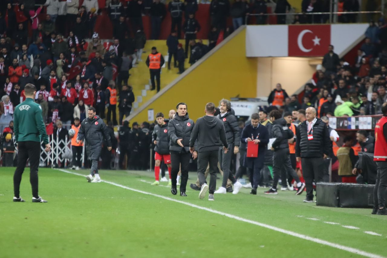 Türkiye, Galler Engelini Aşamadı: 0-0'lık Beraberlik - Sayfa 28