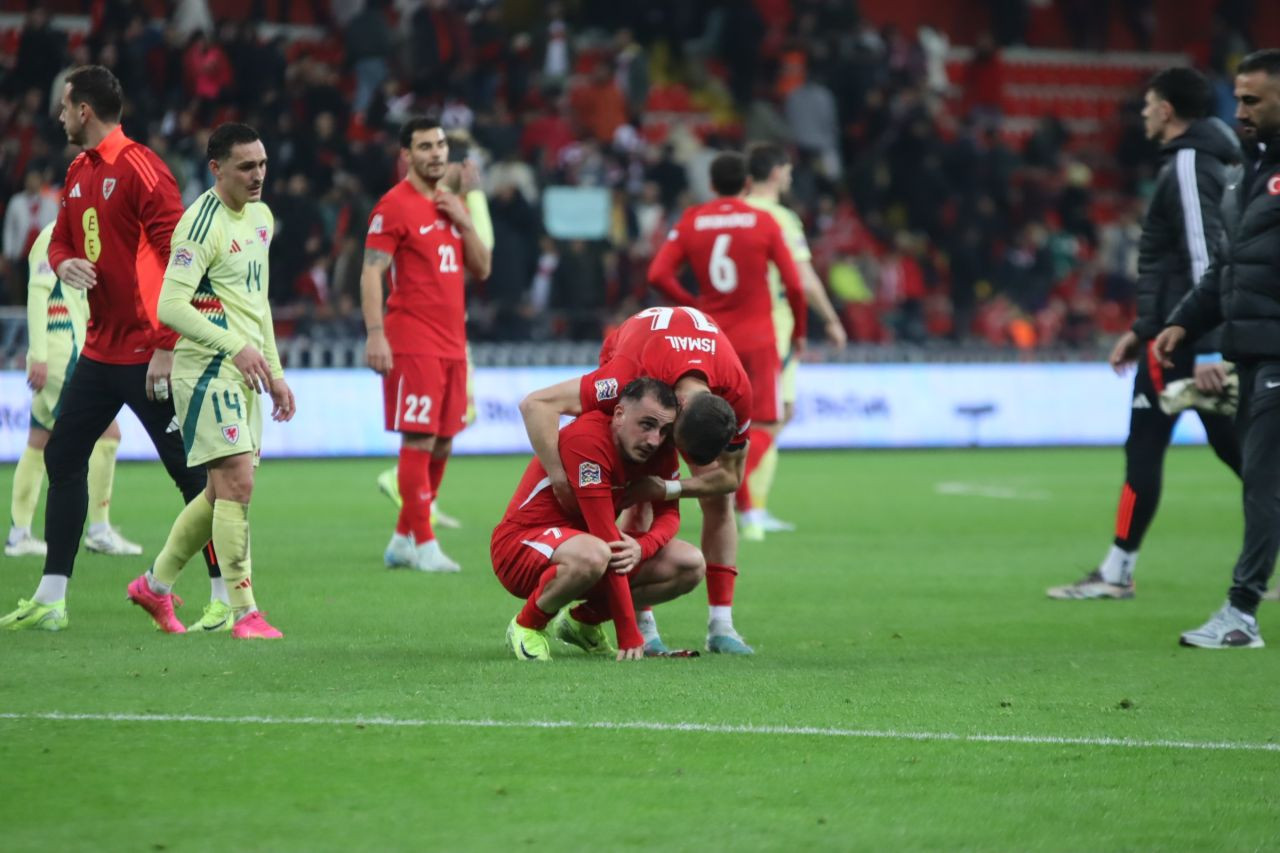 Türkiye, Galler Engelini Aşamadı: 0-0'lık Beraberlik - Sayfa 32