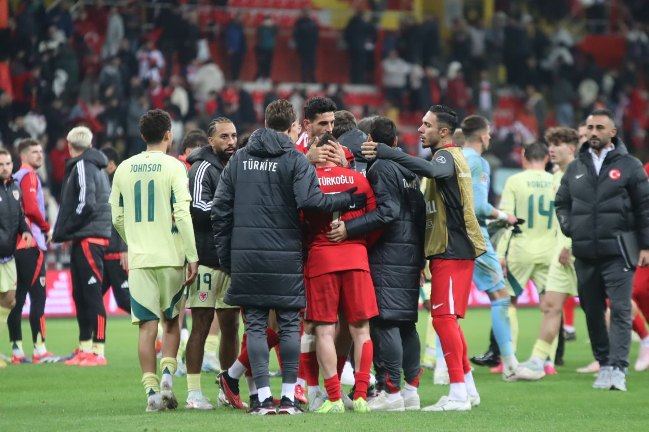 Türkiye, Galler Engelini Aşamadı: 0-0'lık Beraberlik - Sayfa 33