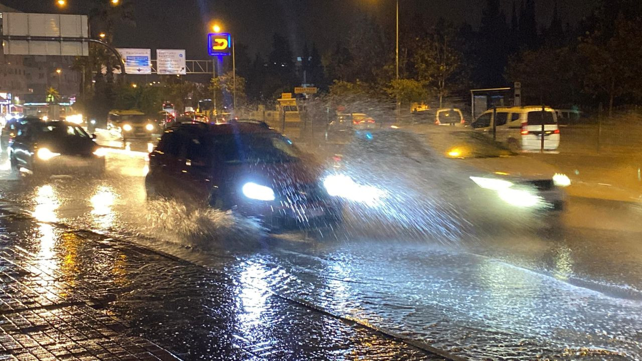 Alanya'da Aniden Bastıran Sağanak Zor Anlar Yaşattı - Sayfa 1