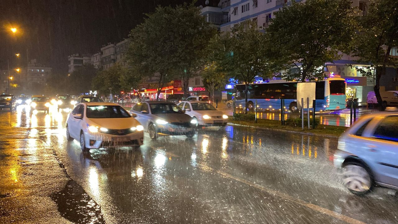 Alanya'da Aniden Bastıran Sağanak Zor Anlar Yaşattı - Sayfa 10