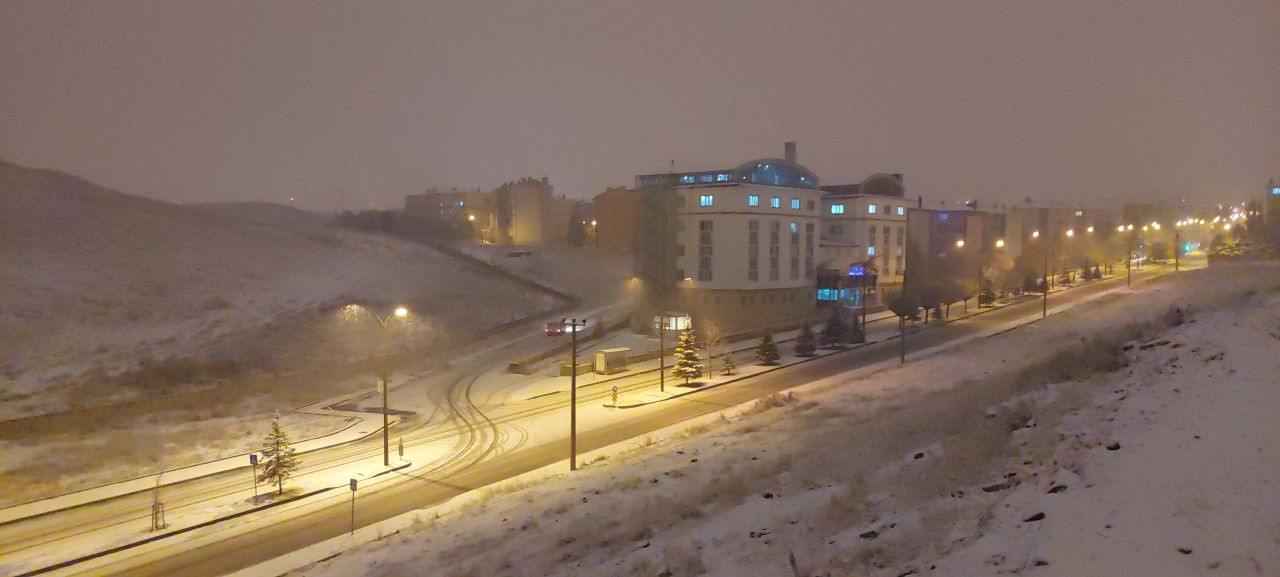 Erzurum’da Kar Yağışı Başladı: Sokaklar Beyaza Büründü - Sayfa 4