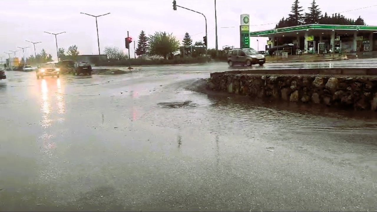 Denizli’de Beklenen Yağmur Yüzleri Güldürdü: Üreticiler Sevinçli