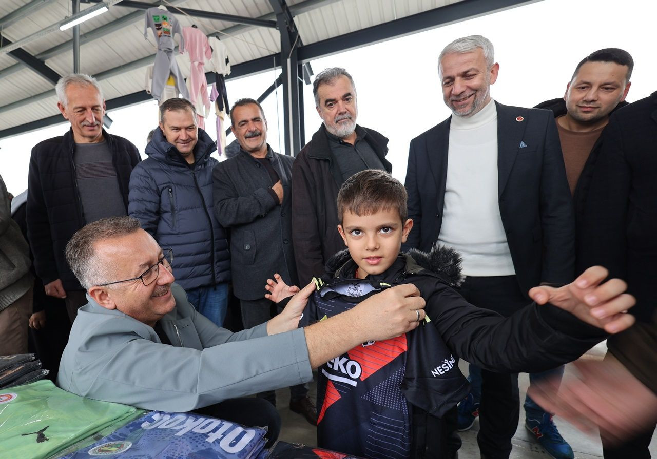 Yenikent Bölgesine Giyim ve Kumaş Pazarı Açıldı - Sayfa 15