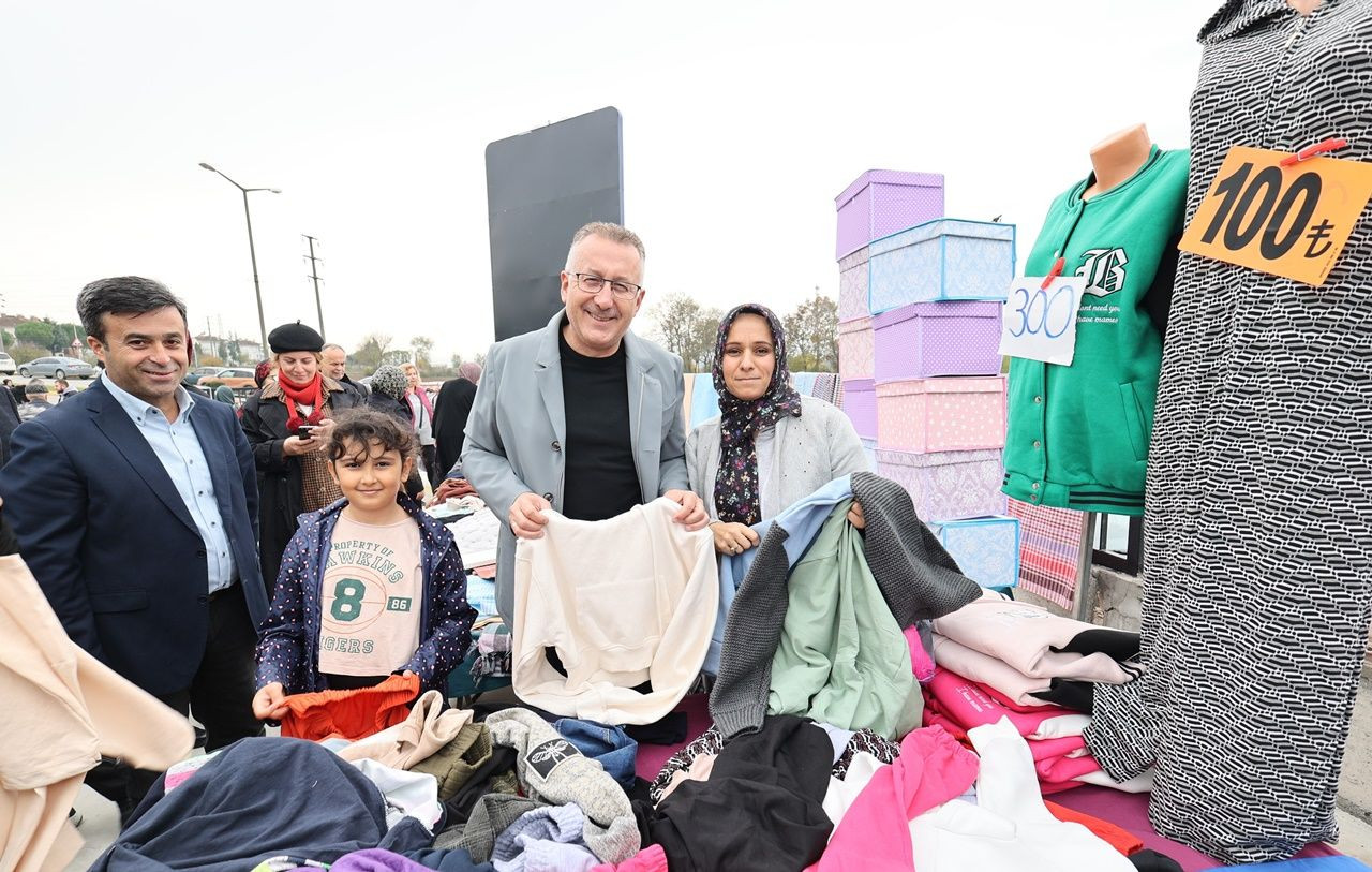 Yenikent Bölgesine Giyim ve Kumaş Pazarı Açıldı - Sayfa 16