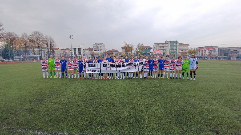 Kadın Futbolcular Hayali Çocuklar İle Sahaya Çıkıp İsrail Ve İnsanlığa Çağrı Yaptılar! - Sayfa 5