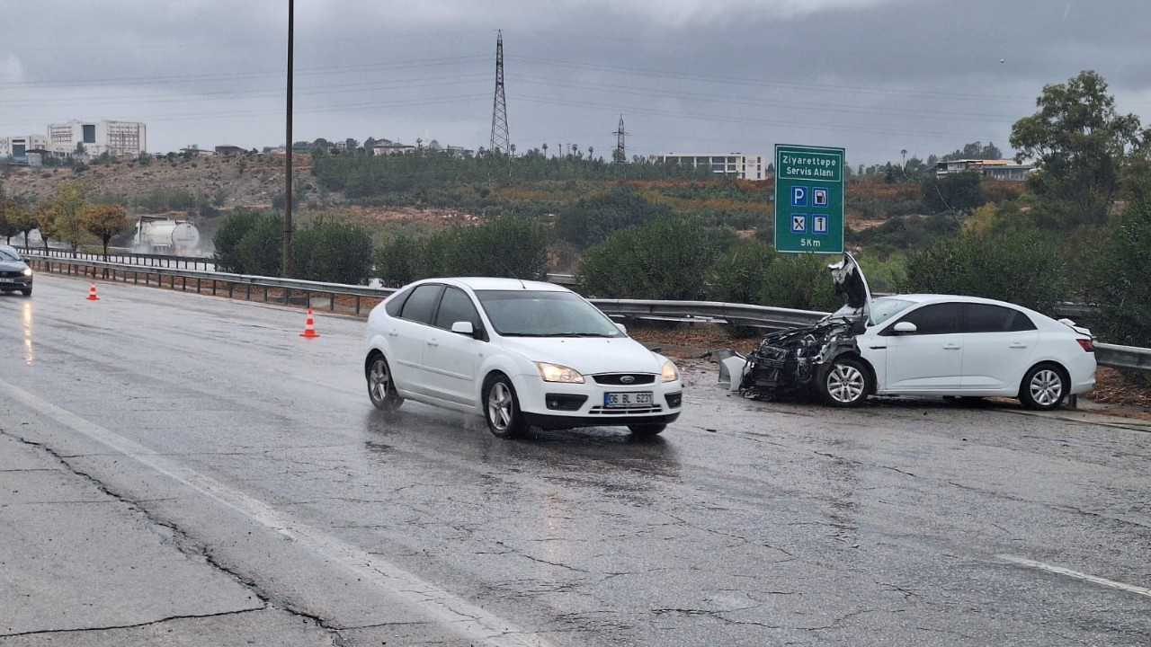 Tarsus’ta Feci Kaza: 4 Kişi Yaralandı