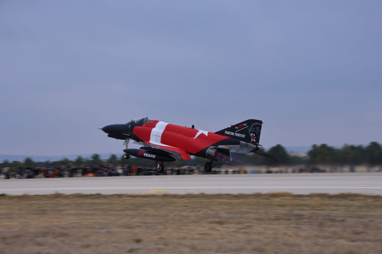 10 F-4E Phantom Uçağıyla 'Fil Yürüyüşü' Gösterisi - Sayfa 4