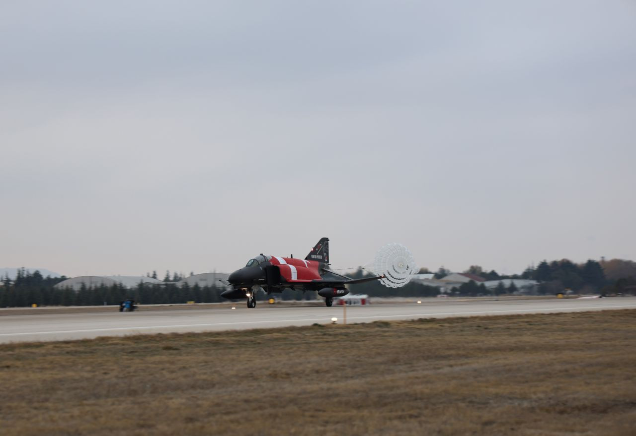 10 F-4E Phantom Uçağıyla 'Fil Yürüyüşü' Gösterisi - Sayfa 11