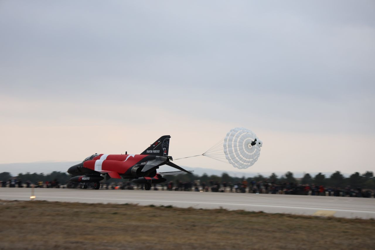 10 F-4E Phantom Uçağıyla 'Fil Yürüyüşü' Gösterisi - Sayfa 12