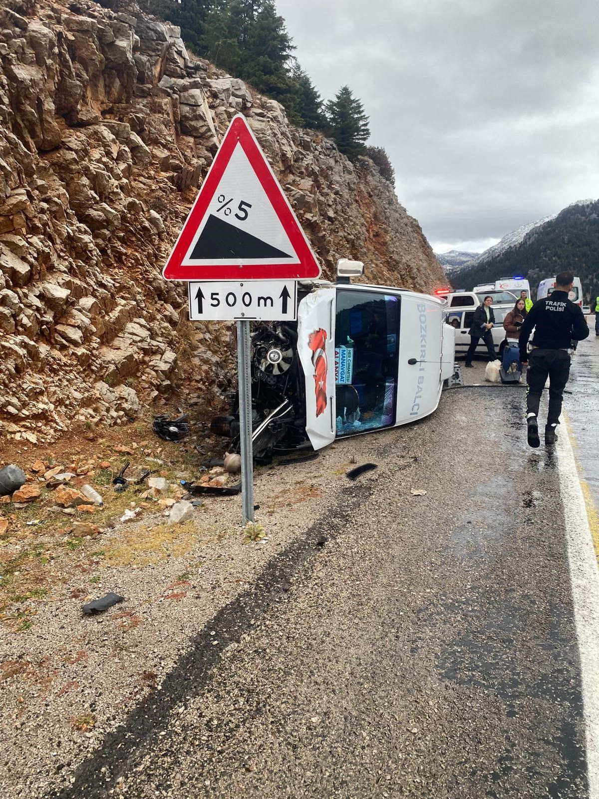 Antalya’da Yolcu Minibüsü Devrildi: 9 Yaralı - Sayfa 1