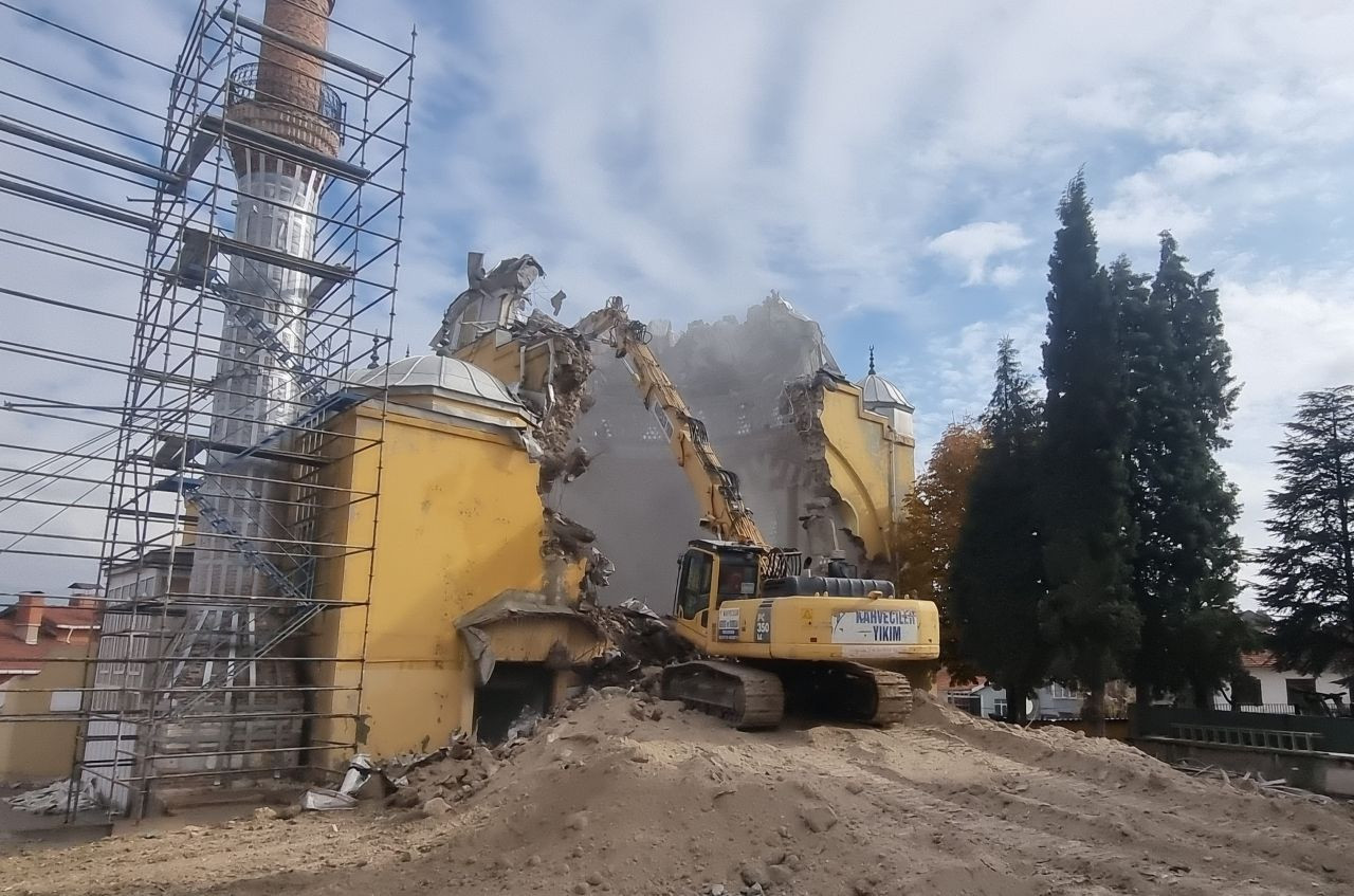 Domaniç'te Sultan Alaaddin Camii Yıkıldı, Minare Koruma Altına Alındı - Sayfa 2